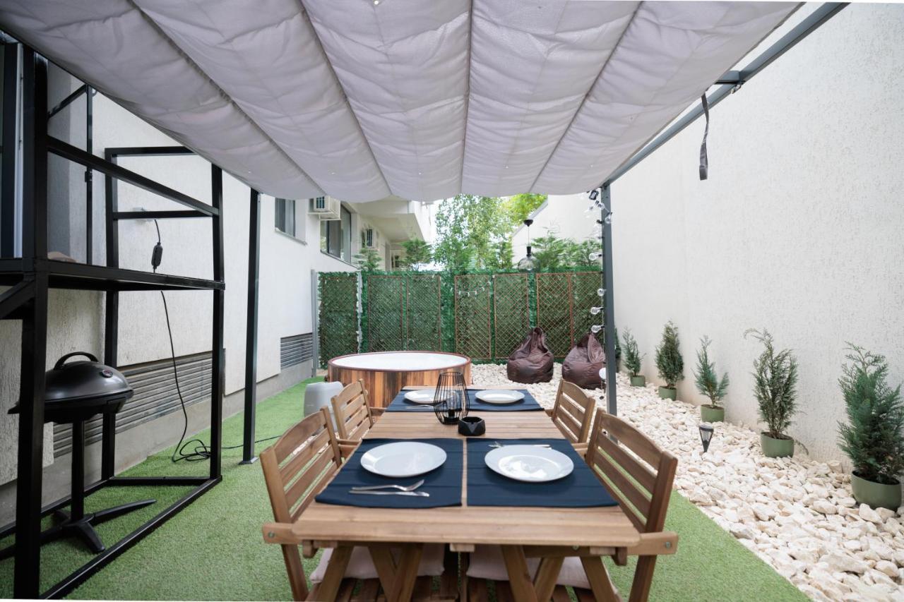 Downtown Hidden Garden With Jacuzzi In Bucharest Apartment ภายนอก รูปภาพ