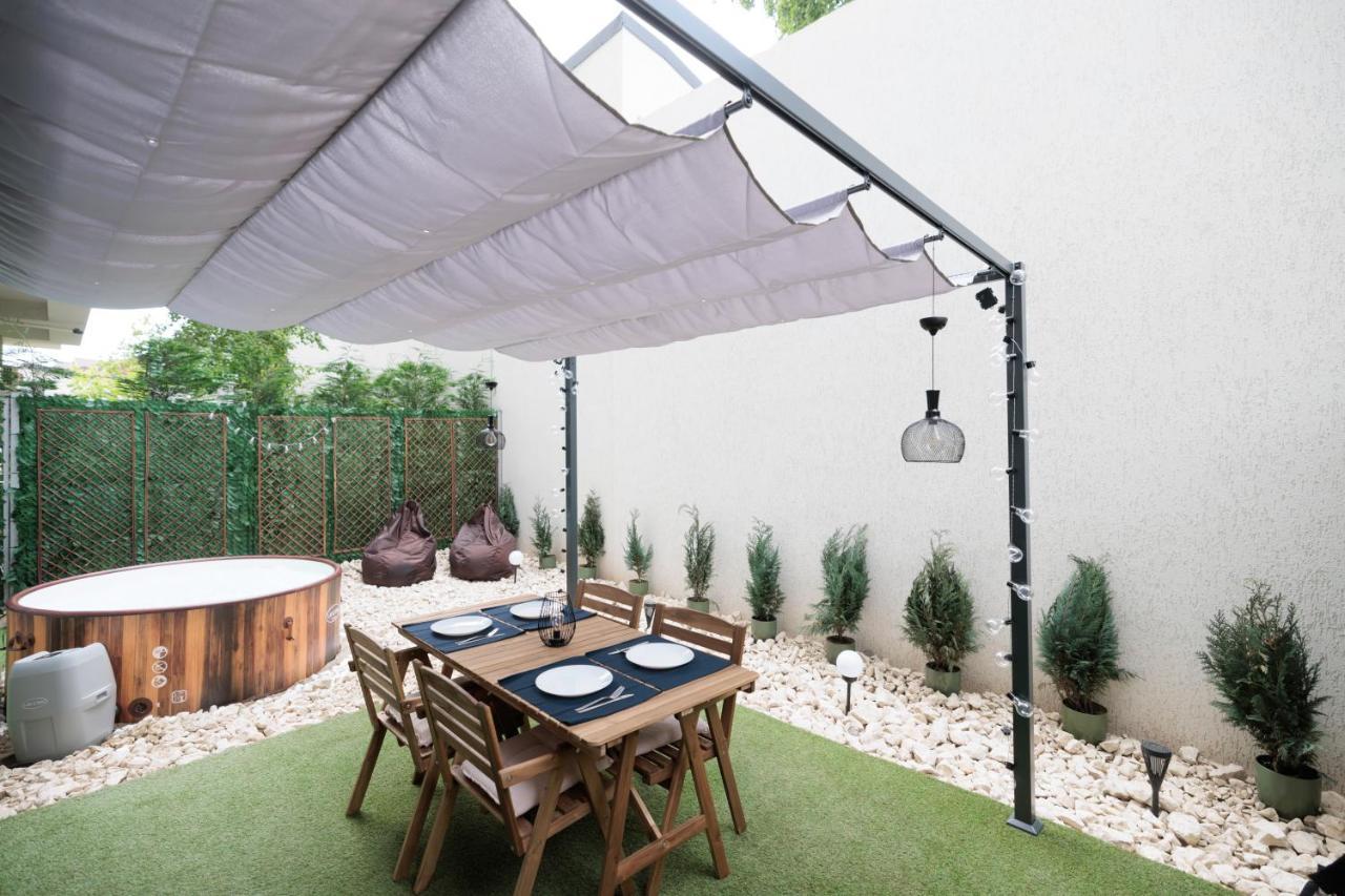 Downtown Hidden Garden With Jacuzzi In Bucharest Apartment ภายนอก รูปภาพ