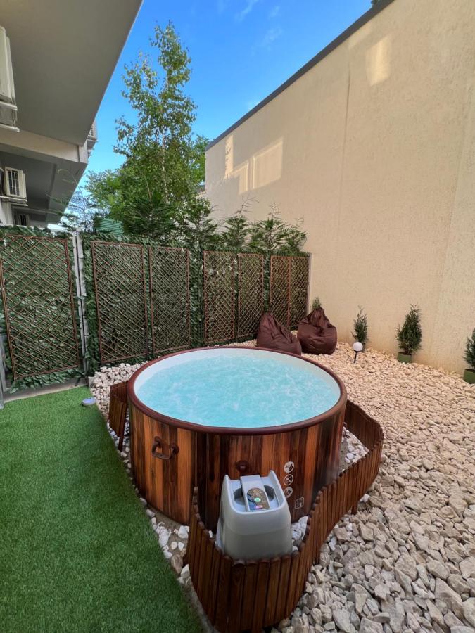 Downtown Hidden Garden With Jacuzzi In Bucharest Apartment ภายนอก รูปภาพ