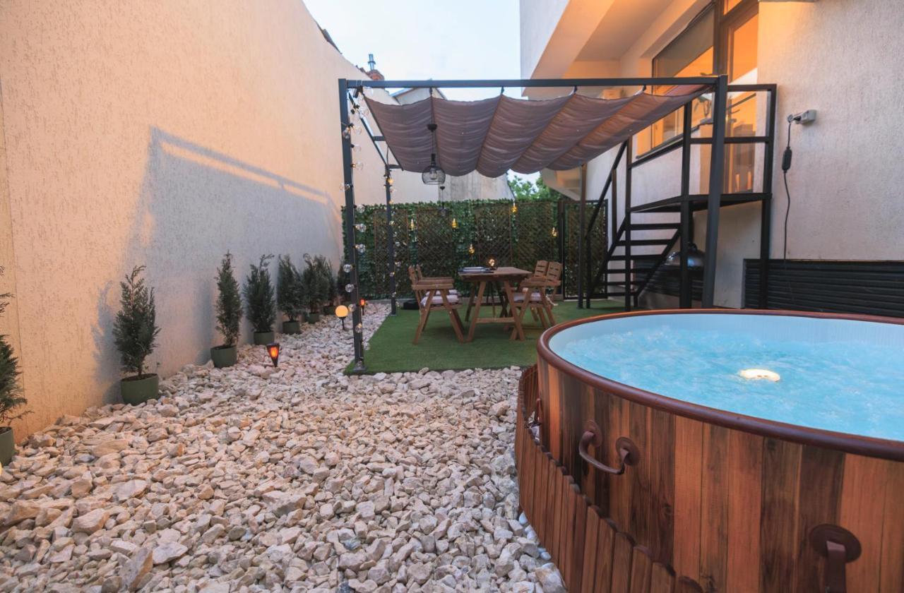 Downtown Hidden Garden With Jacuzzi In Bucharest Apartment ภายนอก รูปภาพ