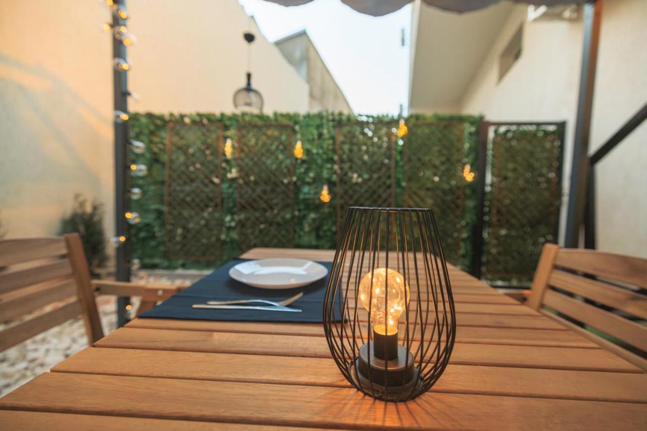 Downtown Hidden Garden With Jacuzzi In Bucharest Apartment ภายนอก รูปภาพ