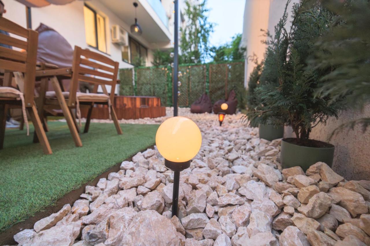 Downtown Hidden Garden With Jacuzzi In Bucharest Apartment ภายนอก รูปภาพ