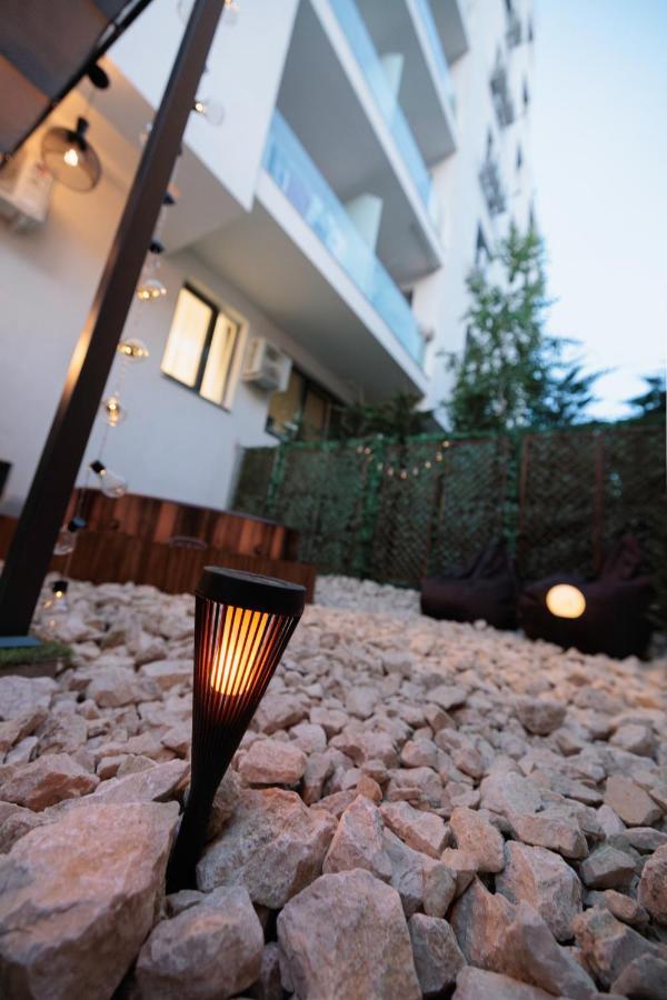 Downtown Hidden Garden With Jacuzzi In Bucharest Apartment ภายนอก รูปภาพ